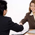 Si eres una mujer guapa, no pongas tu foto en el CV; si eres un hombre atractivo, no lo dudes
