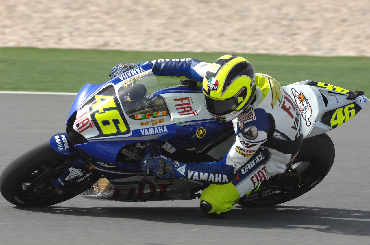 http://4.bp.blogspot.com/_3V1YR3u6VBg/S8caP0mHsGI/AAAAAAAACEs/r_9o_YAIEzY/s1600/valentino-rossi-fiat-yamaha-qatar-practice-080307-wallpaper.jpg