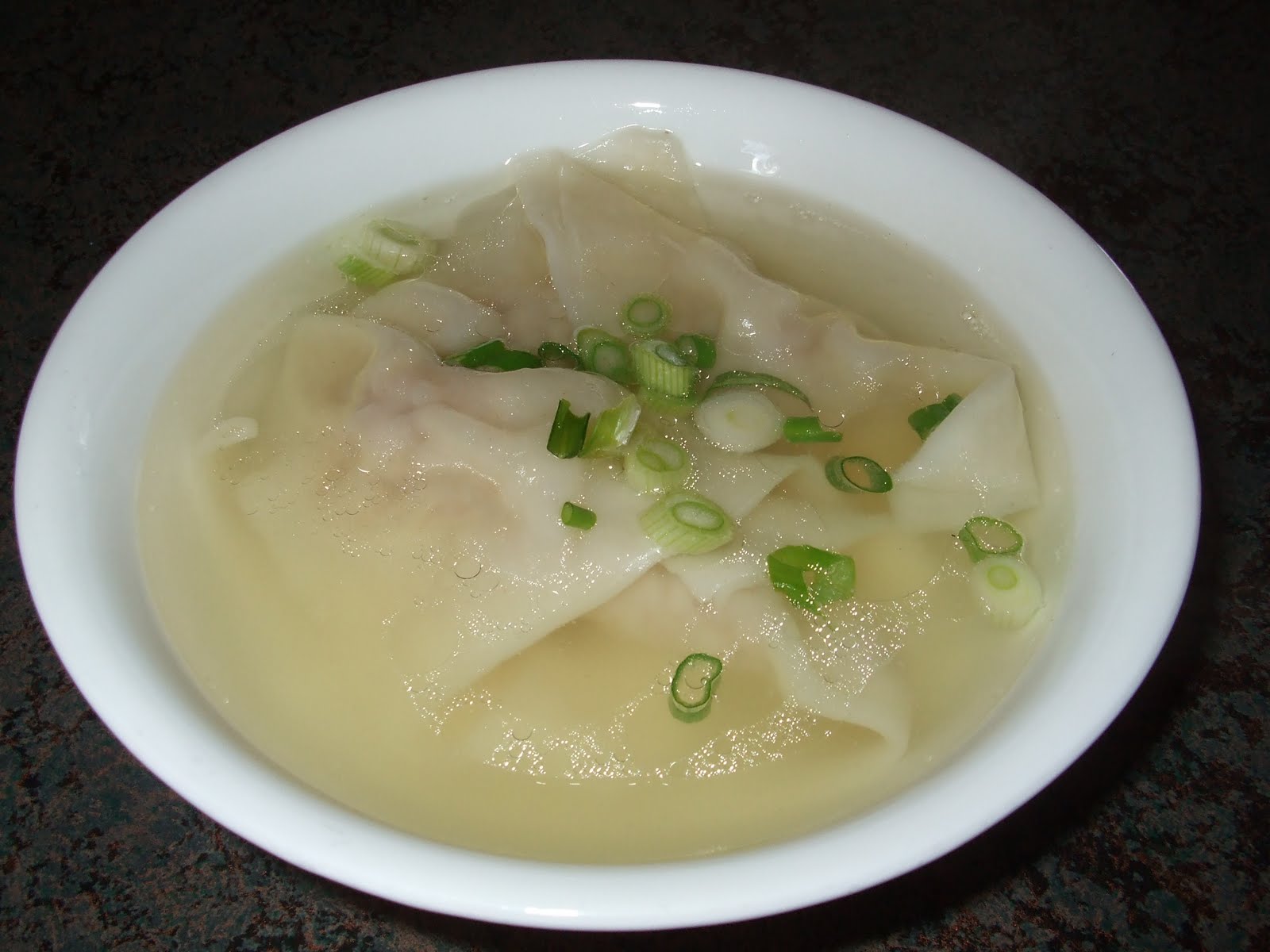 Dans les casseroles de GG Soupe Won Ton