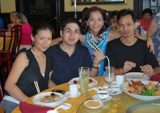 1st cousin, Natie's daughter Monica Eleazar, her fiance, Montri Manzano, Gino Tioseco and me in back.