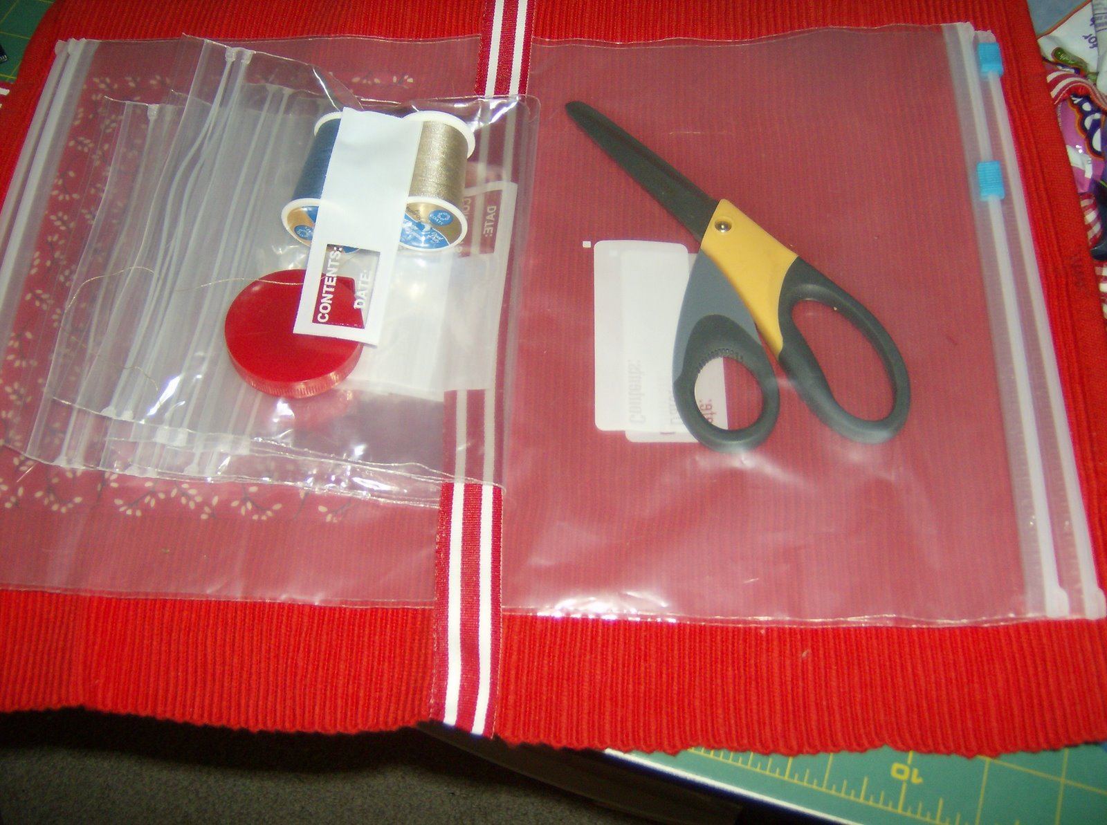[Placemat+sewing+kit+010.JPG]