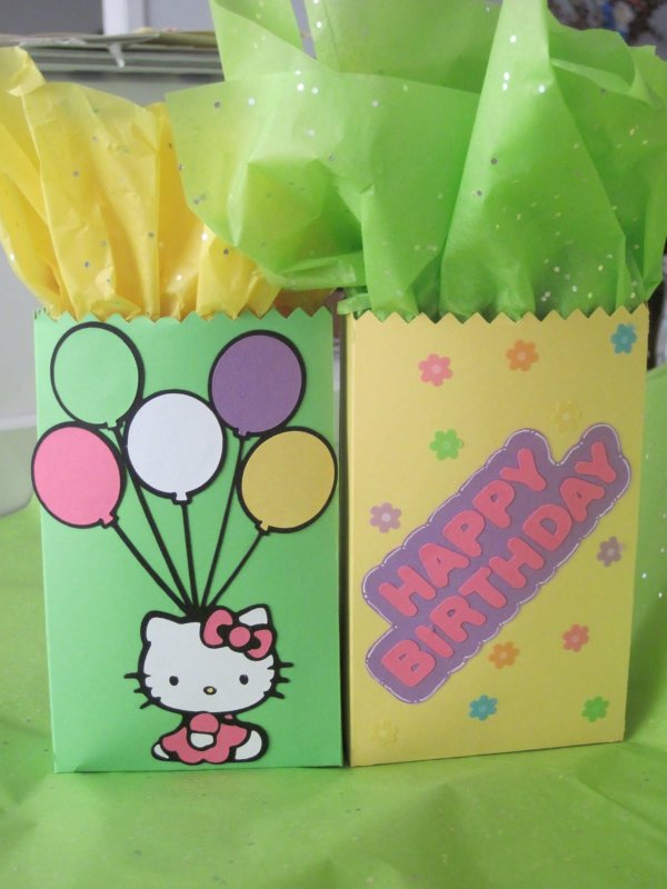 One Creative Momma: Hello Kitty Birthday Party Favors