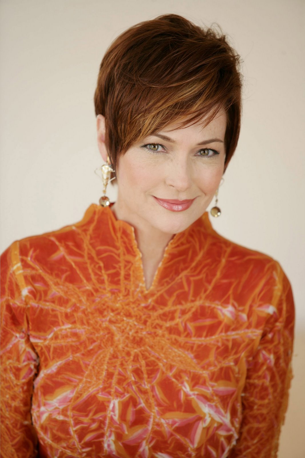 [Carolyn+Hennesy+-+PR+Pic+2.JPG]