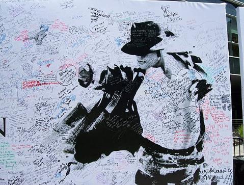 [mjmemorial2.jpg]