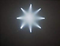 Ann Veronica Janssens - Blanchette - 8 light projectors, artificial fog - diamètre +/- 140cm - 2008