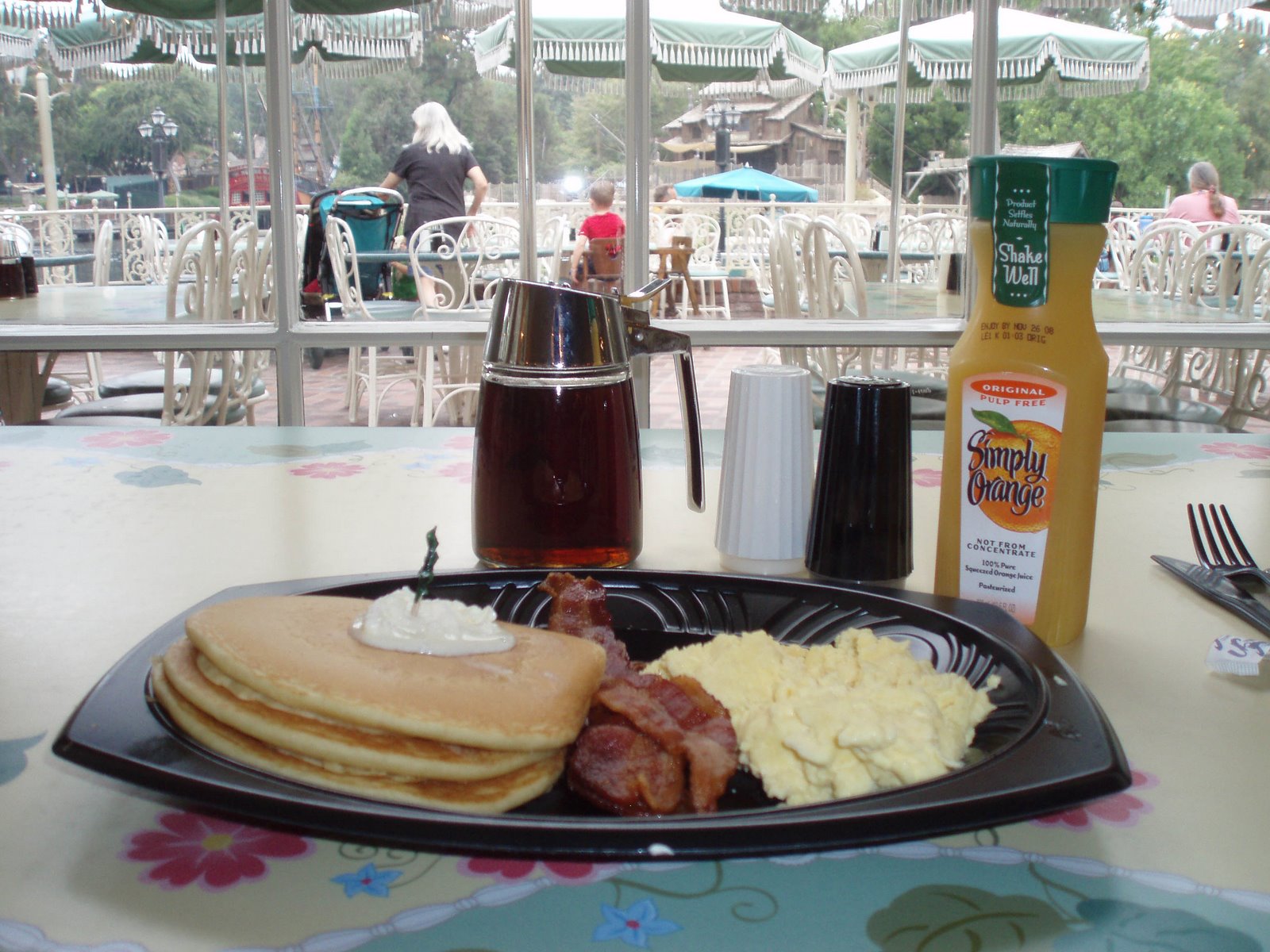 [P9110058+breakfast.JPG]