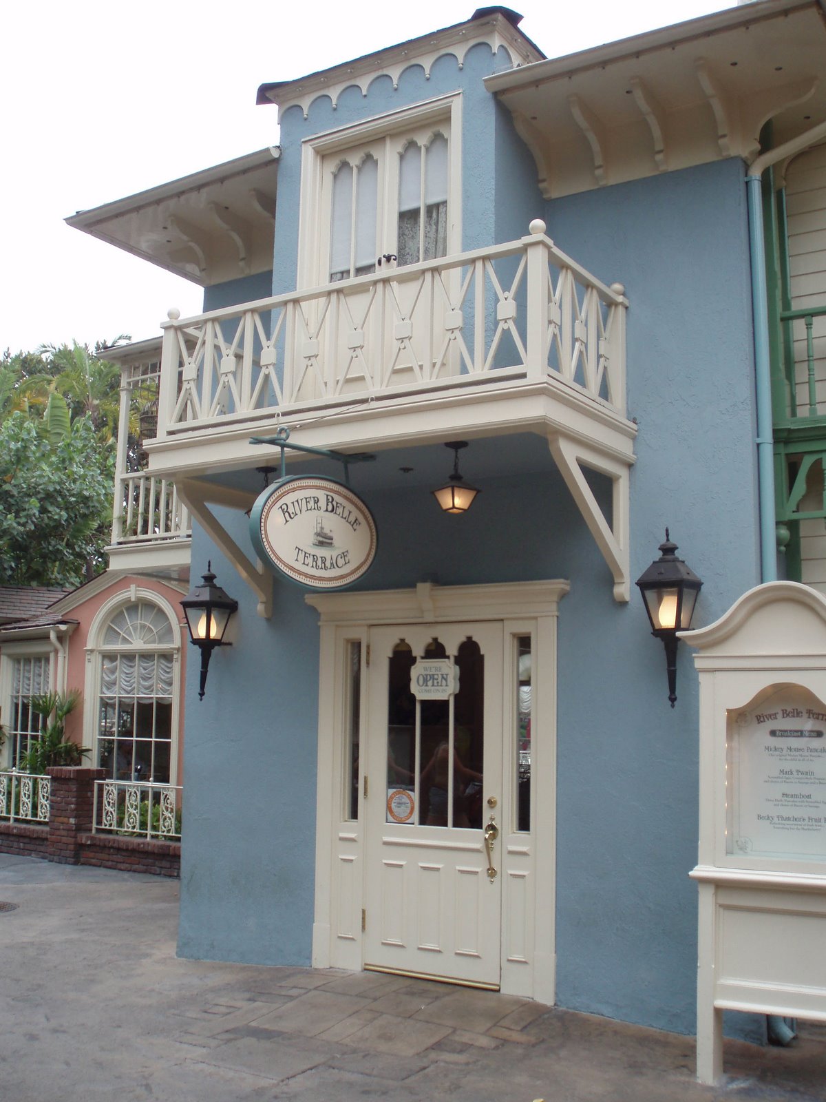 [P9110054+river+belle+door.JPG]