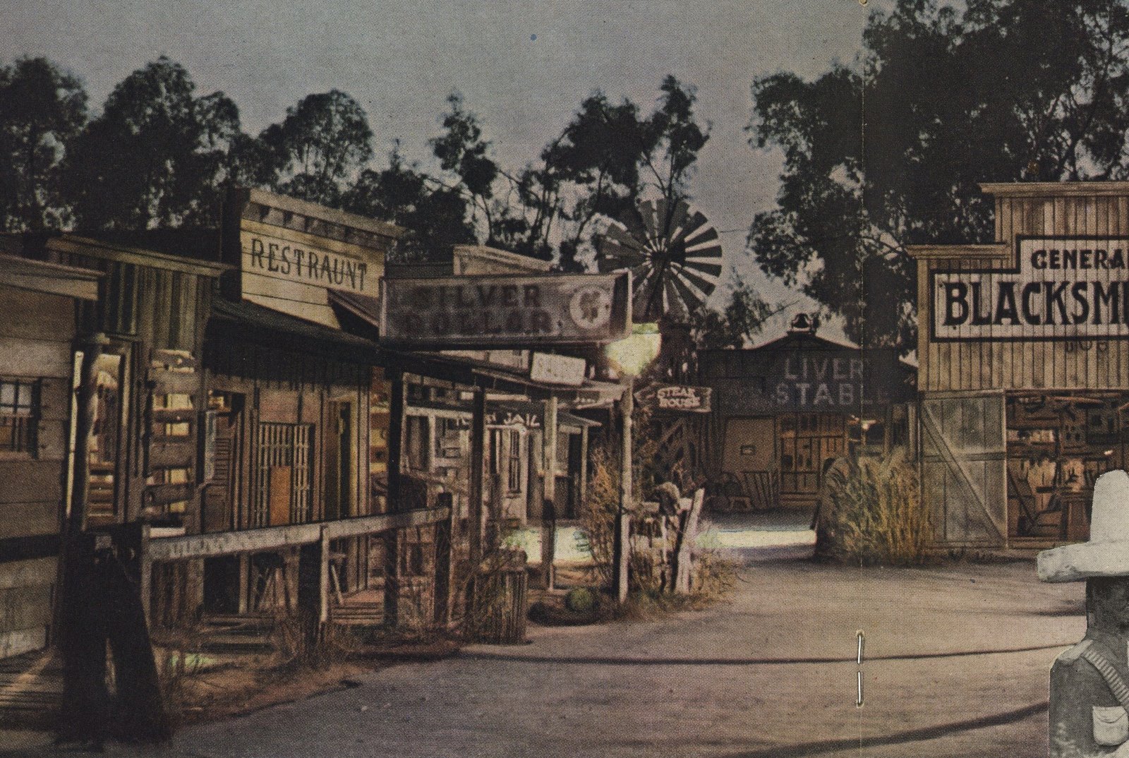 [15+silver+dol_black+smith.jpg]