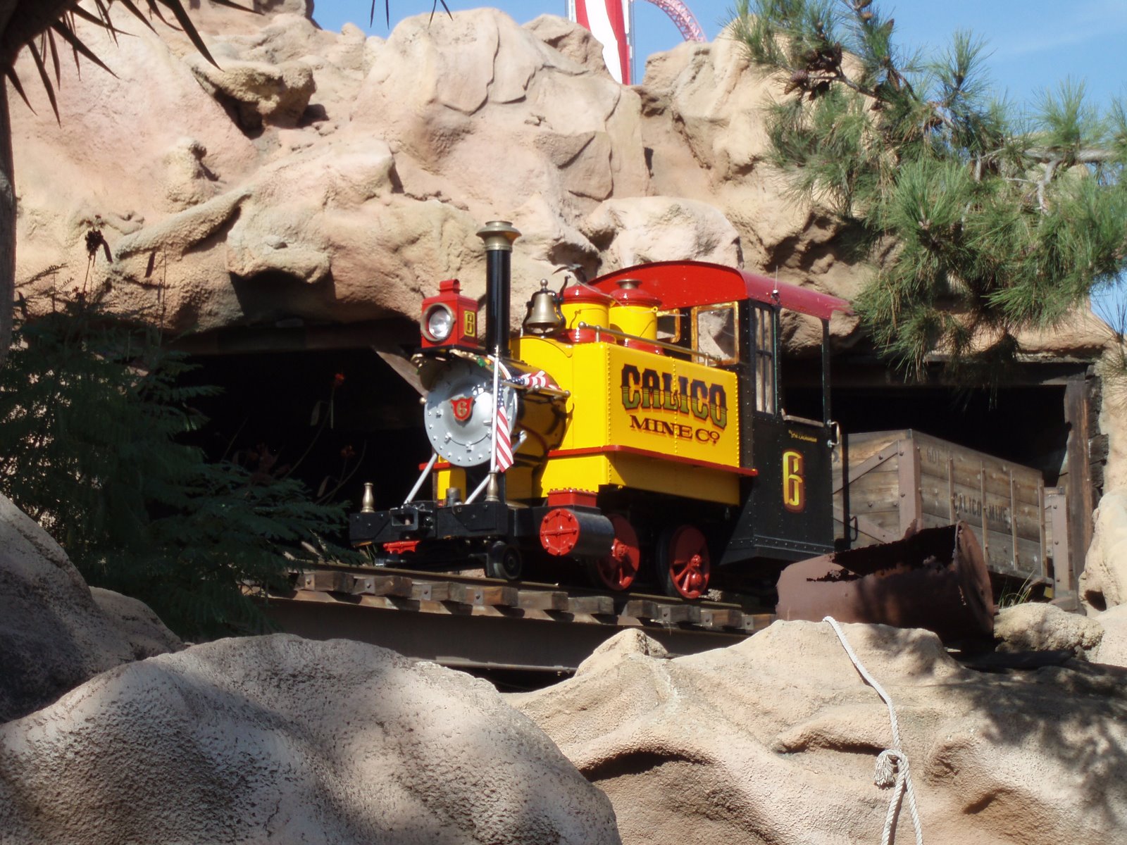 [29+mine+train+yellow.JPG]