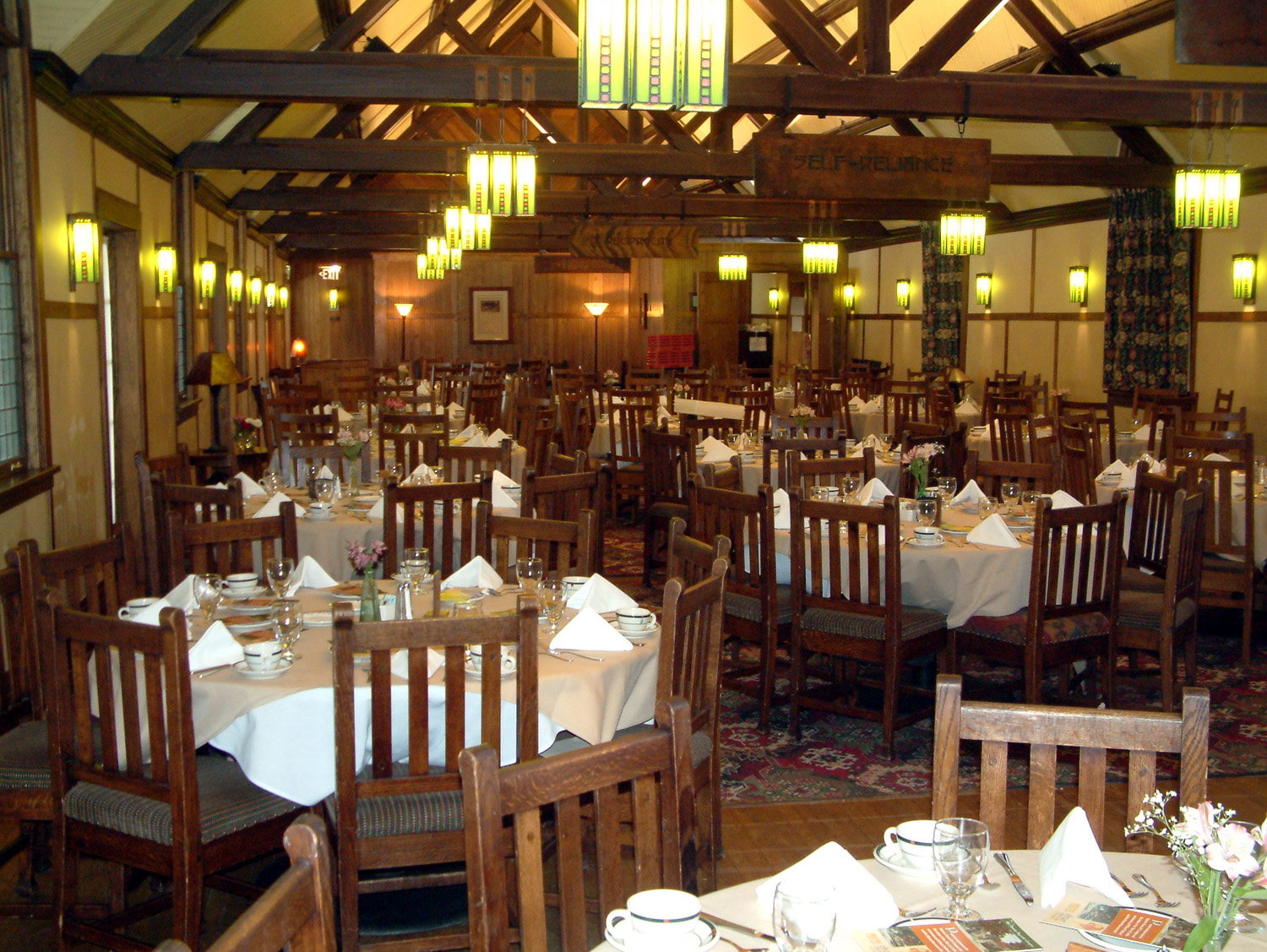 [Banquet+room.JPG]