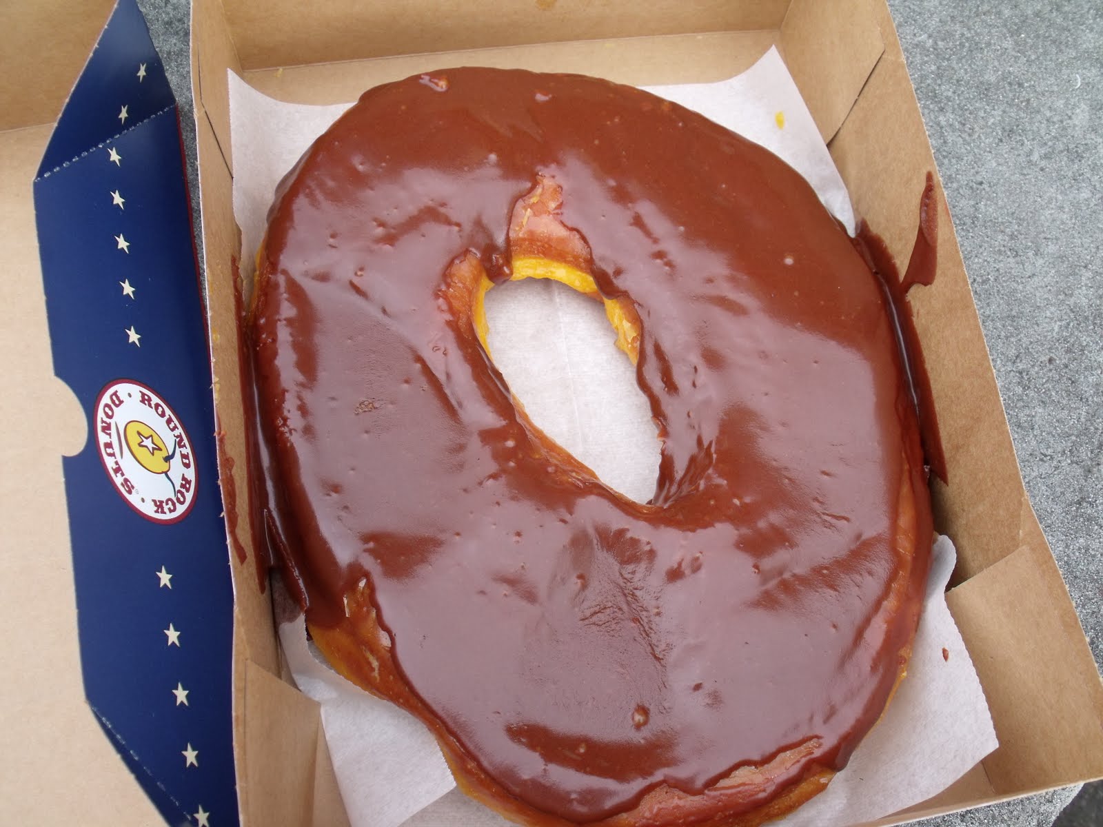 Bruce and Margie's Full Time Journey Round Rock, Texas and THE BIG DONUT