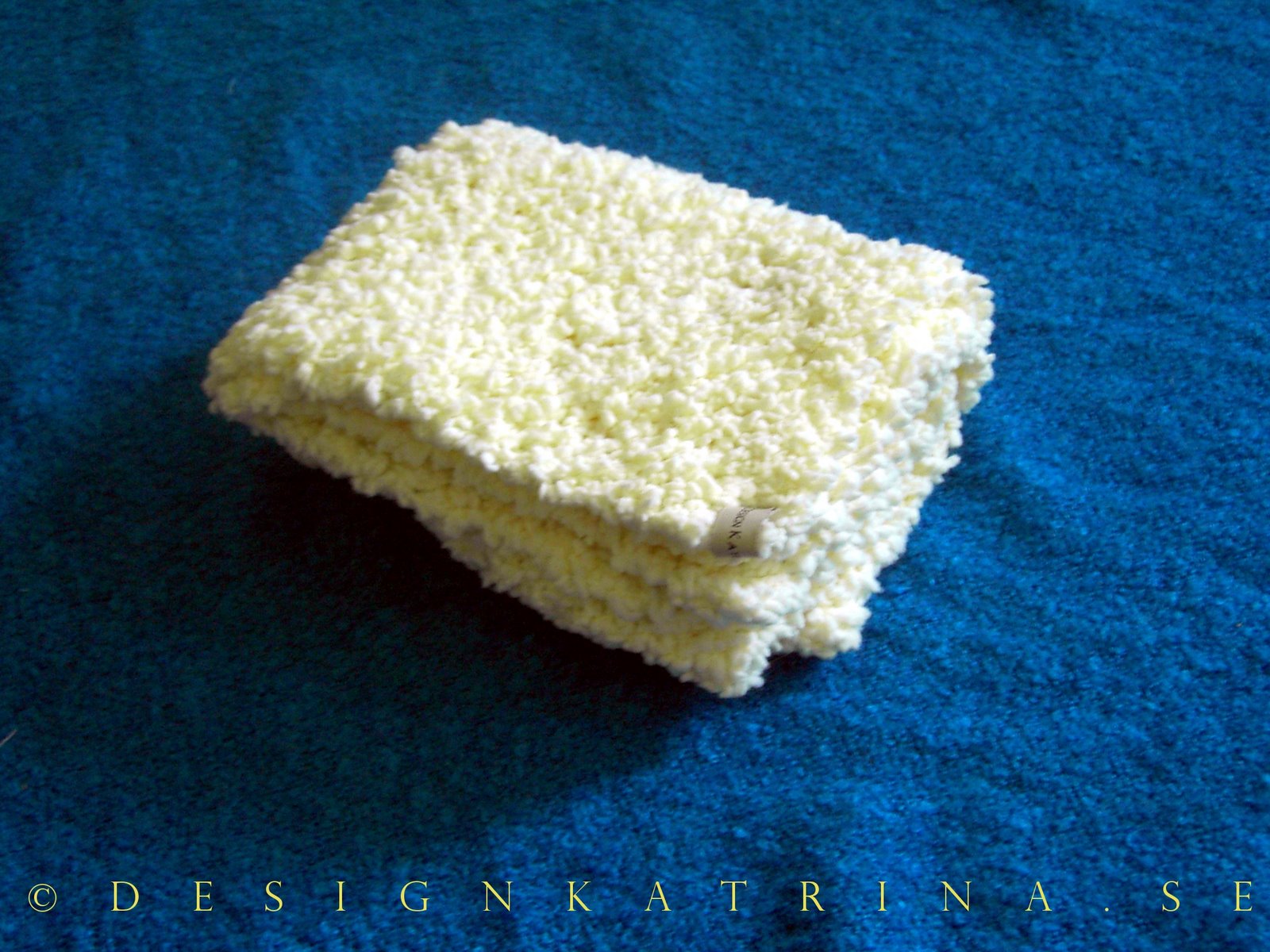 [gulbabyfilt001©DesignKatrina.se.JPG]