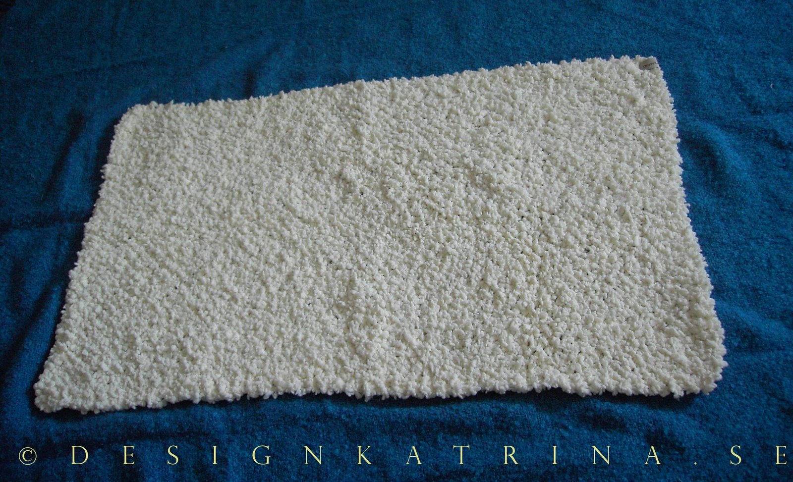 [gulbabyfilt002©DesignKatrina.se.JPG]