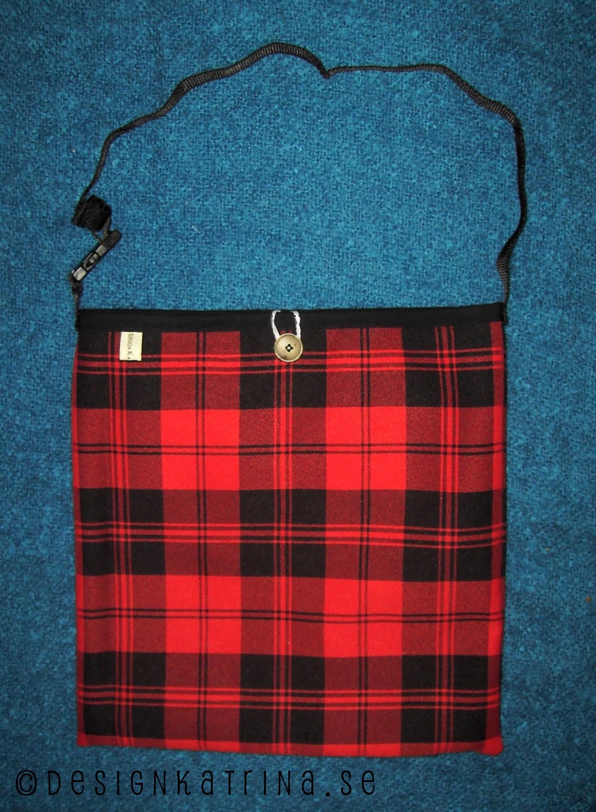 [Projektväska_röd_svart_rutig.JPG]