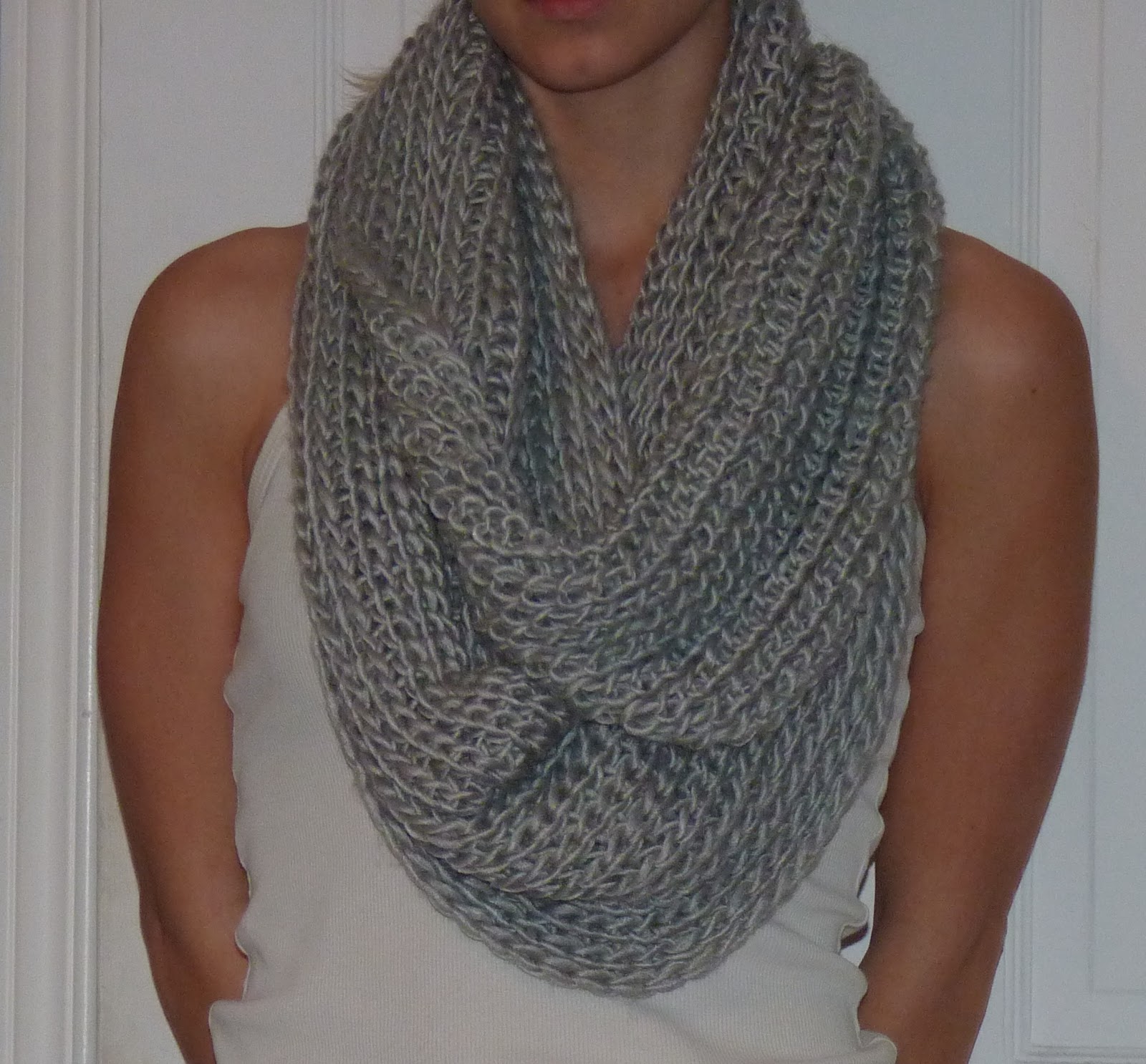 Round scarf DIY Little Red Purse