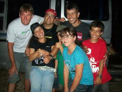 Surfistas e Tchê Gomes (TNT) em Arroio do Sal.