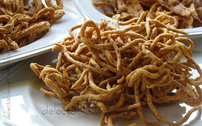 naazhi Muthusaram, Kaaraasev: Savory Indian Snacks