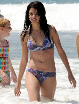 selena gomez in bikini photo. Selena Gomez bikini sexy