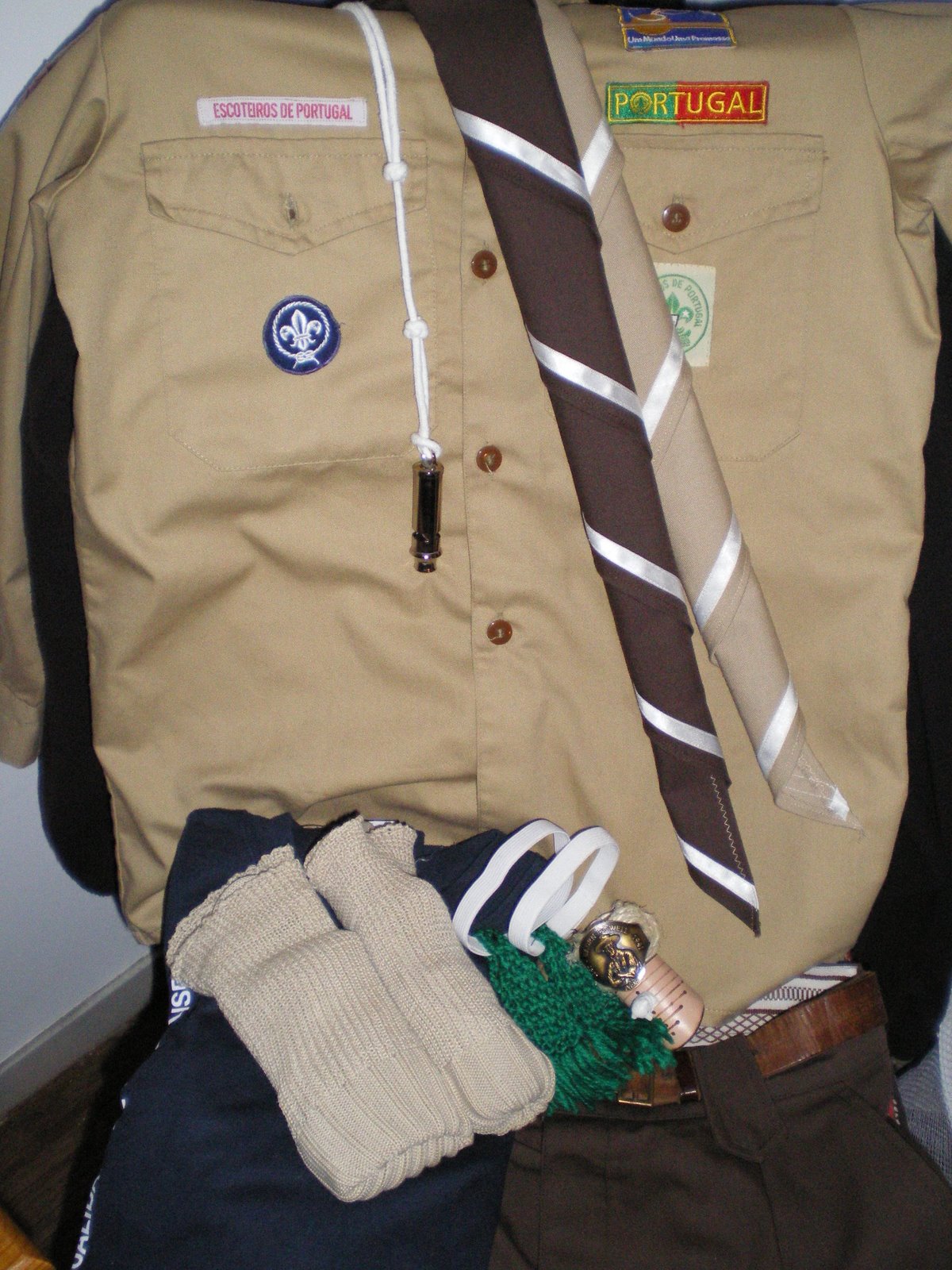 [2007-03+finalmente+escoteira+-+uniforme.JPG]