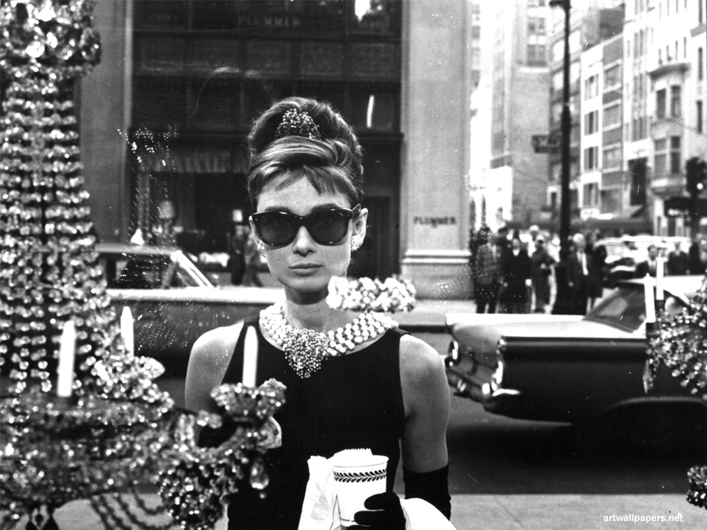 http://4.bp.blogspot.com/_49aFxuSEMxo/TLBOZ97GaKI/AAAAAAAAAM4/NkEJX2TwF5g/s1600/audrey_hepburn_1.jpg