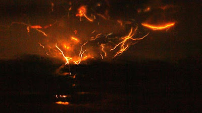 Incredible Image Of Volcano’s Lightning