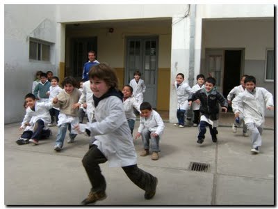 Escuelas como centros de cuidado: de consideración y valoración del otro Escuelas como centros de cuidado: de consideración y valoración del otro