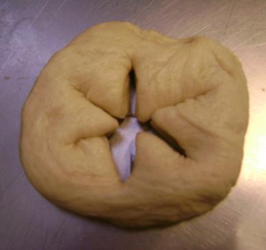 [Bagel+cut.JPG]