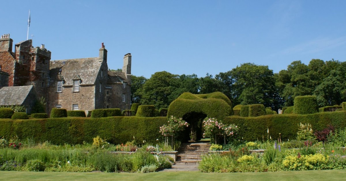 Tour Scotland Photographs June Photograph Topiary Earlshall Castle