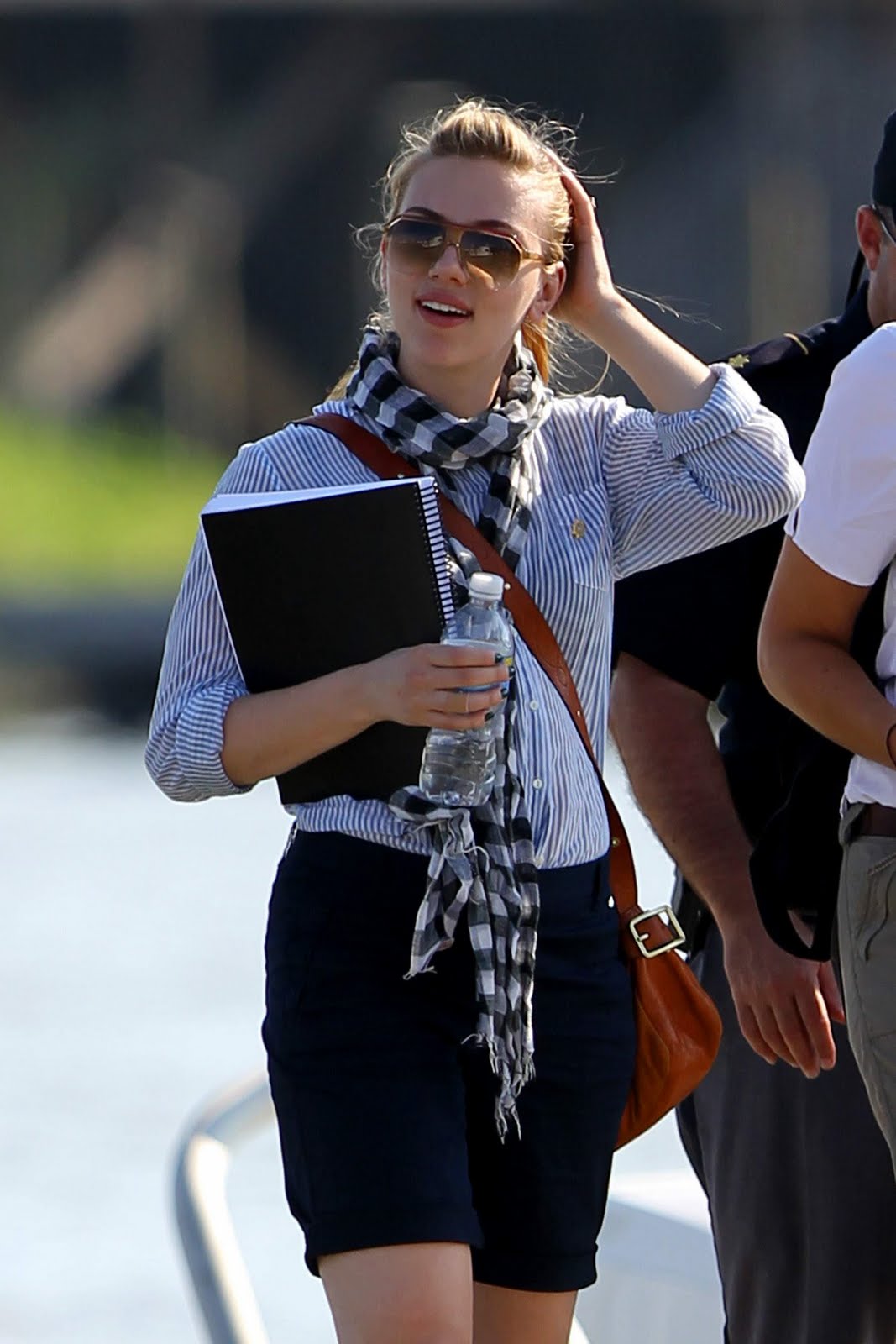 http://4.bp.blogspot.com/_4FLnym3q1-M/TAVJ4IpcHSI/AAAAAAAAFQs/jfXxL7RZ4T4/s1600/Scarlett+Johansson+and+Ryan+Reynolds+take+a+boat+ride643.jpg