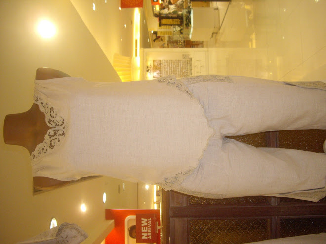 Uluwatu Sleeveless Lace Blouse and Matching Capri Pants Set