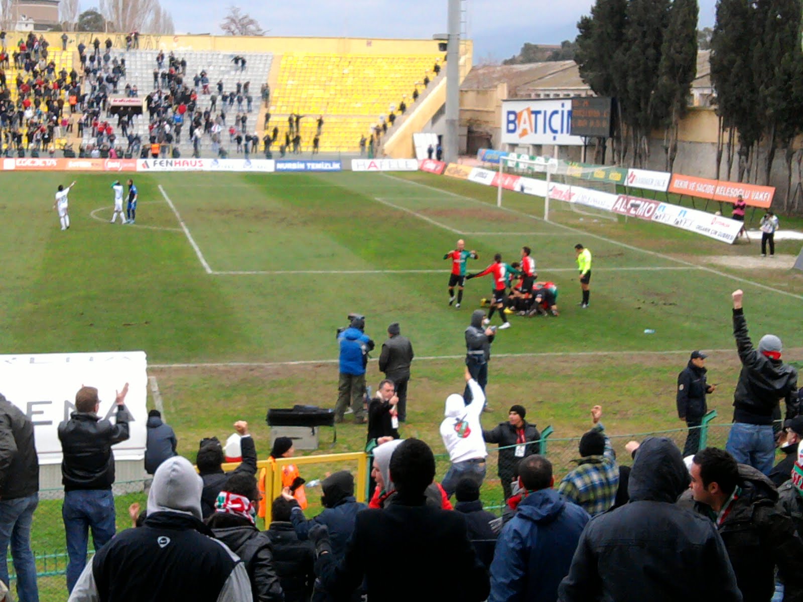 Karşıyaka, 3. Lige düştü, futbolcular ve taraftarlar gözyaşlarını tutamadı 62