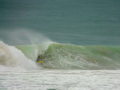 billabong pro mundaka. tercera ronda y octavos de final en mundaka. tubos y más tubos