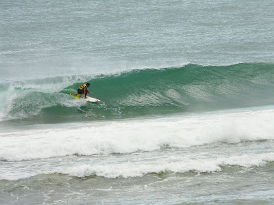 billabong pro mundaka. tercera ronda y octavos de final en mundaka. tubos y más tubos