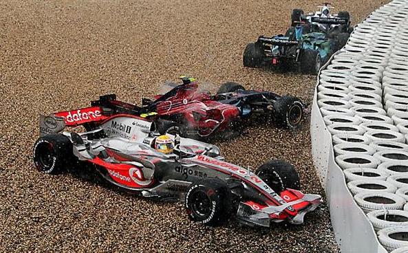[Parking+Nurburgring+2007.JPG]