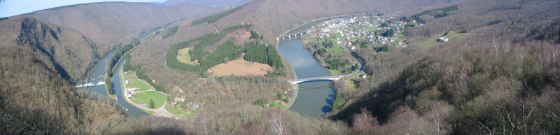 [800px-Meuse,_in_the_french_ardennes.JPG]