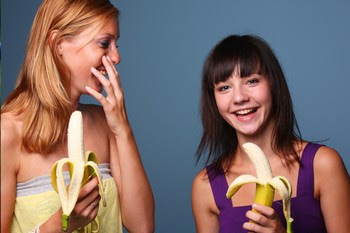 women eating bananas