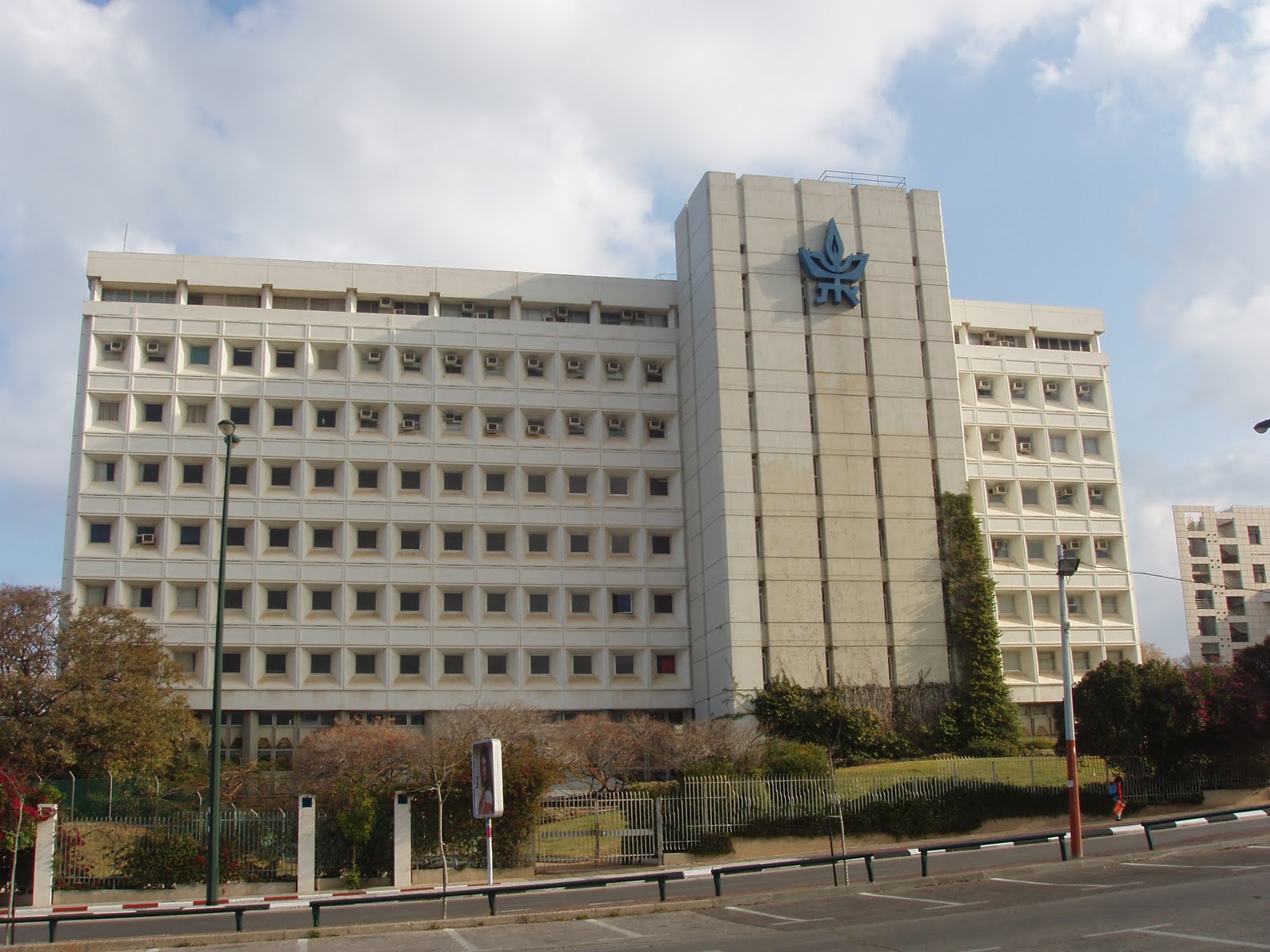 [Naftali_Building._Tel_Aviv_University.jpg]