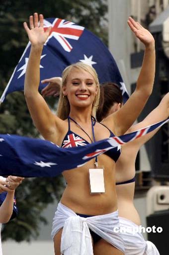 http://4.bp.blogspot.com/_4NRIl47o8Ng/S-RHBQrwHiI/AAAAAAAABro/Qokm6ZeowGU/s1600/australian_Women_Photo_patriotic.jpg