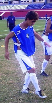 Berola vai agora fazer gols (e perder pênaltis) na Ucrânia