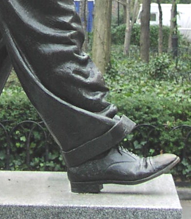 [09LaGuardia010305D014.jpg]