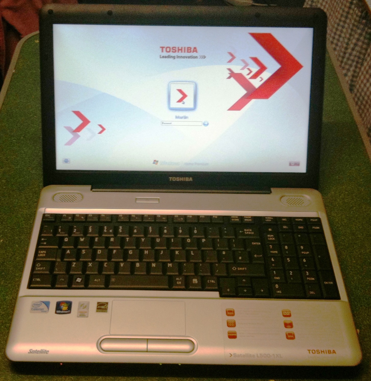 Screen repair, Laptop lcd, Laptop Screen Replacement Toshiba Satellite