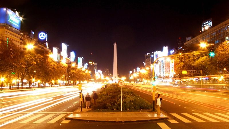 [Buenos_Aires-Av+9+de+Julio+Night.jpg]