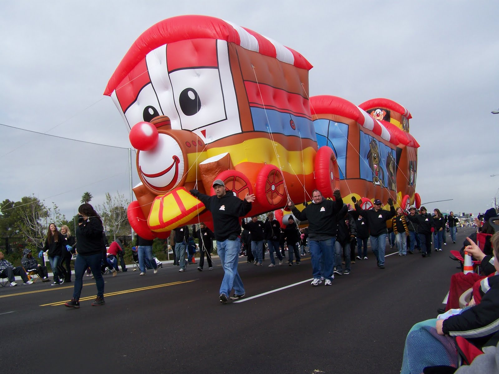 Up to Speed Highlights from the Fiesta Bowl Parade