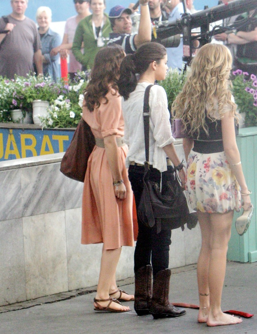 Leighton Meester Hairstyles And Fashion Mode In 2011