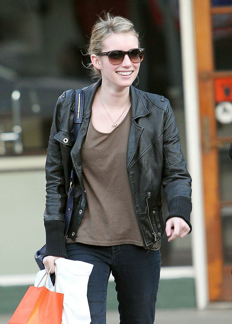 TeenCelebBuzz: Emma Roberts: Larchmont Village Lovely