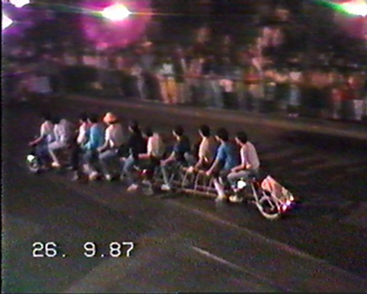 [1987+-+la+bici+01.jpg]