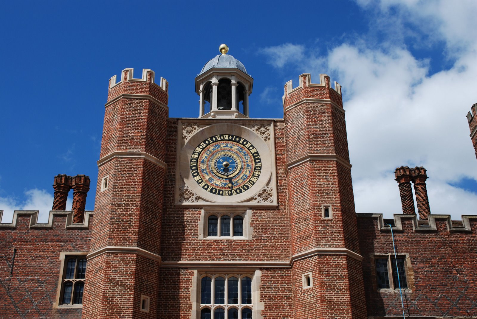 hampton court palace, astronomical clock