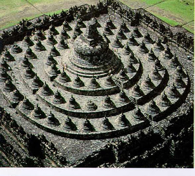 http://4.bp.blogspot.com/_4XvICrEKnNM/TLIh4HGwxDI/AAAAAAAAAC8/1hSEJeBXLe8/s1600/borobudur1.jpg