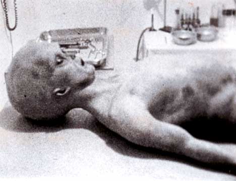 In July 1947 a suspected UFO crash-landed in Roswell , New Mexico .