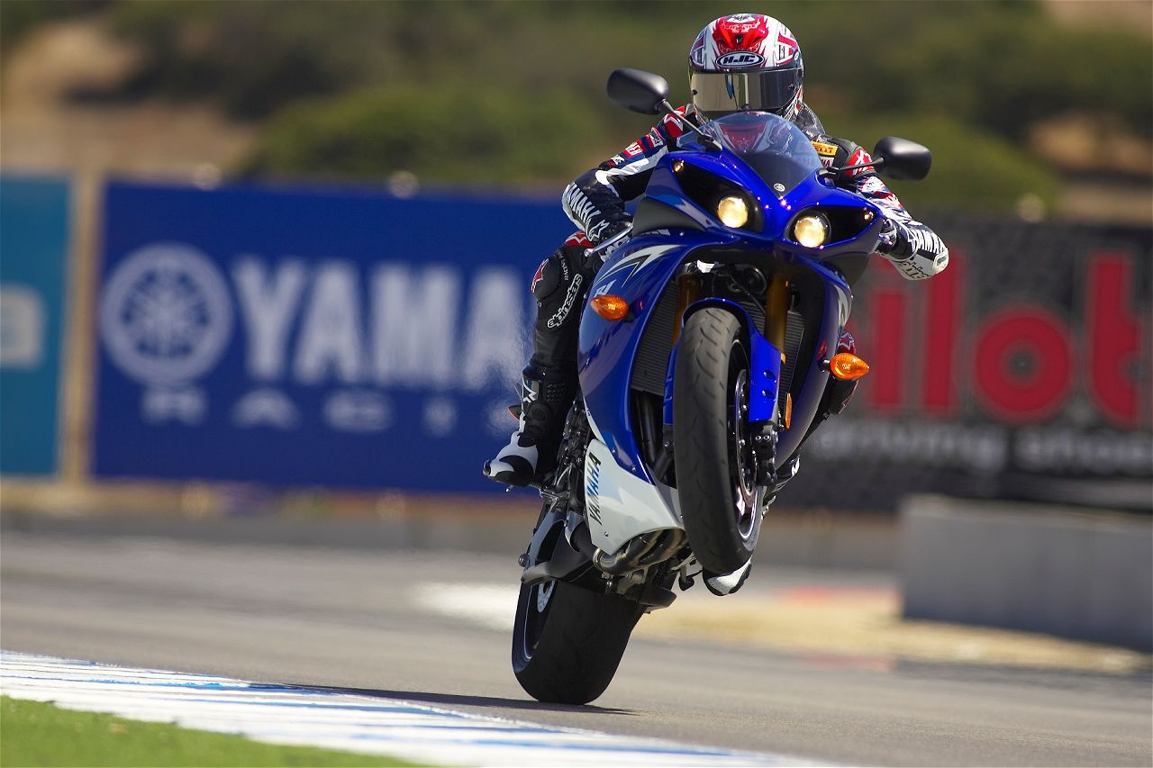2010 Yamaha YZF R1 Best Action
